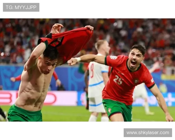 英格兰新星崛起以德转列三位首次登场球员斯凯利查洛巴斯彭斯 英格兰新星崛起以德转列三位首次登场球员斯凯利查洛巴斯彭斯