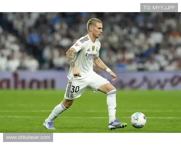 皇马巴萨同时盯上16岁墨西哥天才莫拉暂时出手仍嫌为时过早 皇马巴萨同时盯上16岁墨西哥天才莫拉暂时出手仍嫌为时过早